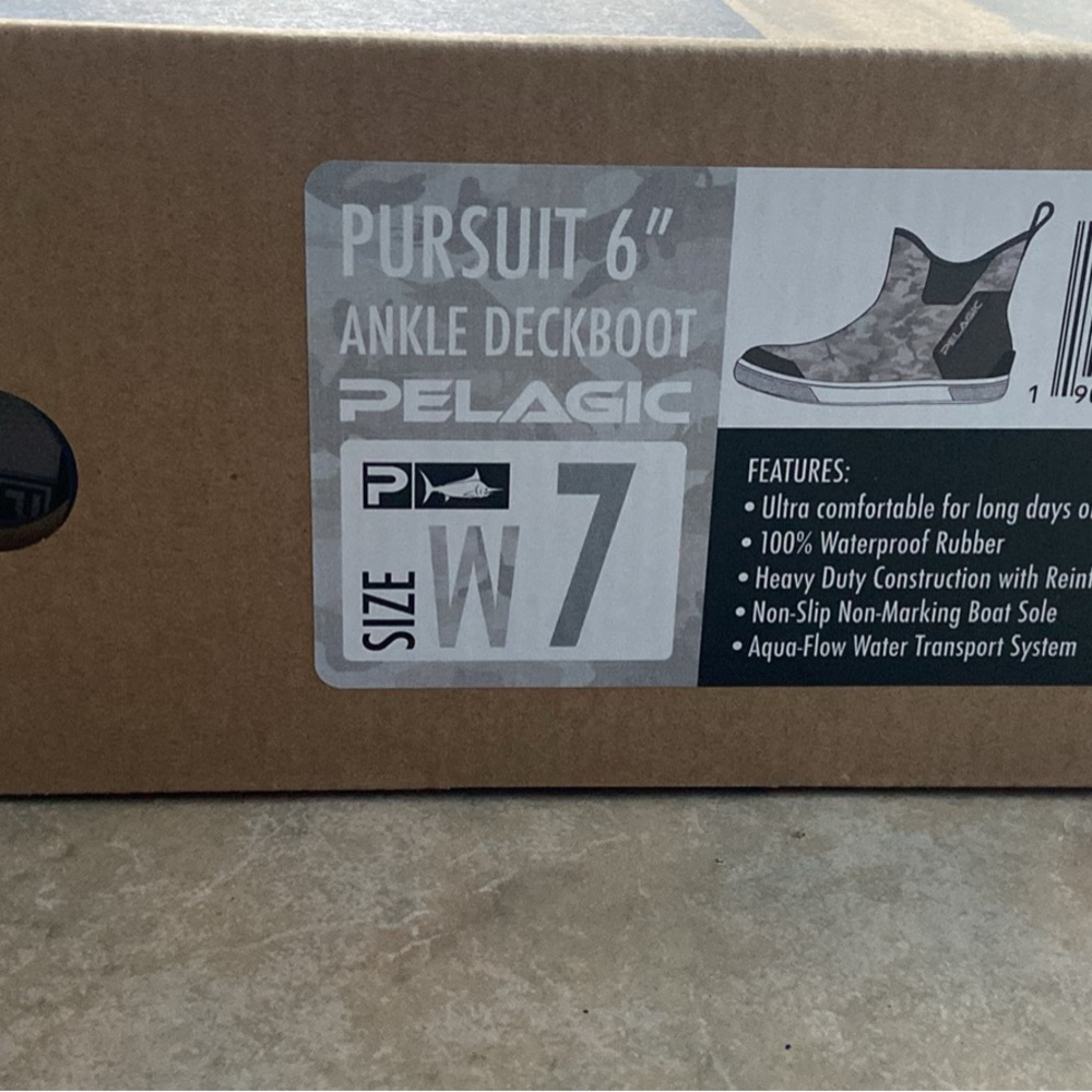 Pelagic women’s deck boots